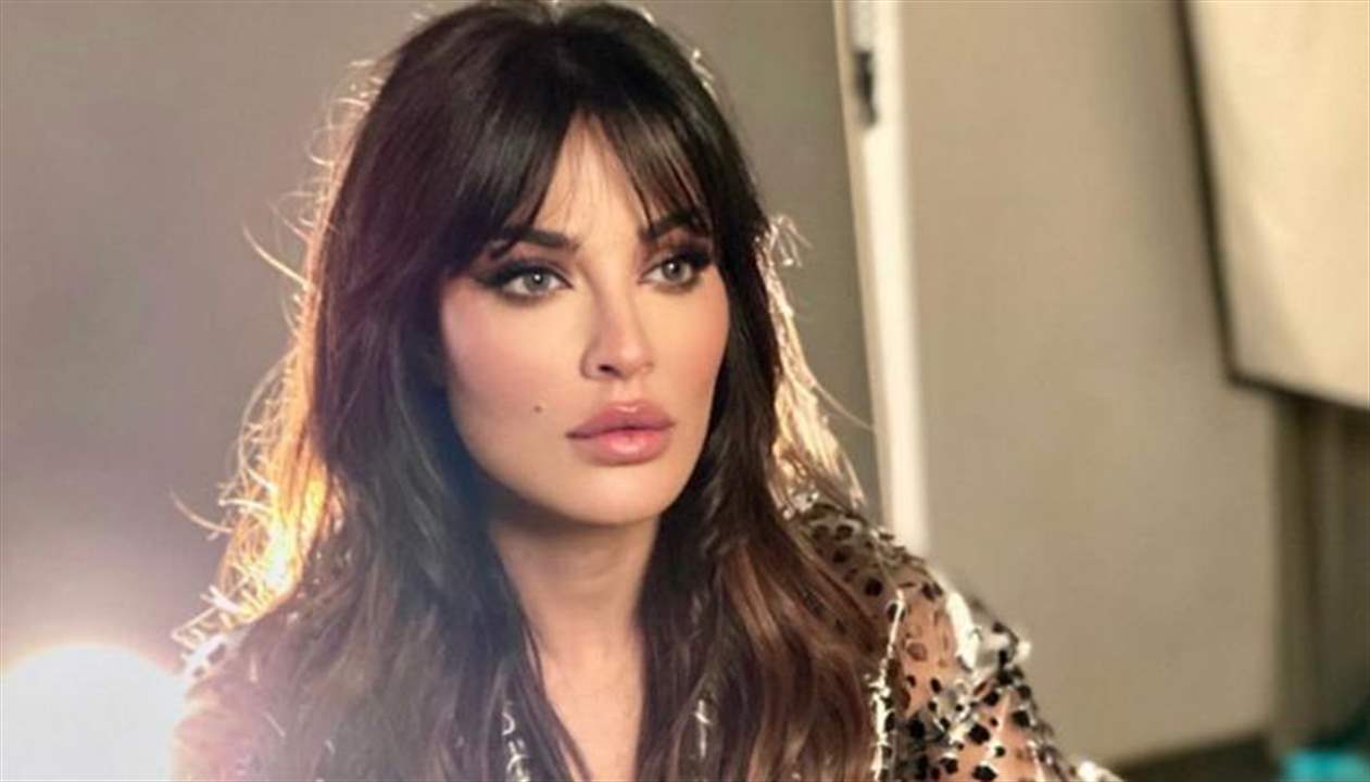 مفاجأة من نادين نسيب نجيم لابنتها.. شاهدوا ردّ فعلها البريء 4 مفاجأة من نادين نسيب نجيم لابنتها.. شاهدوا ردّ فعلها البريء