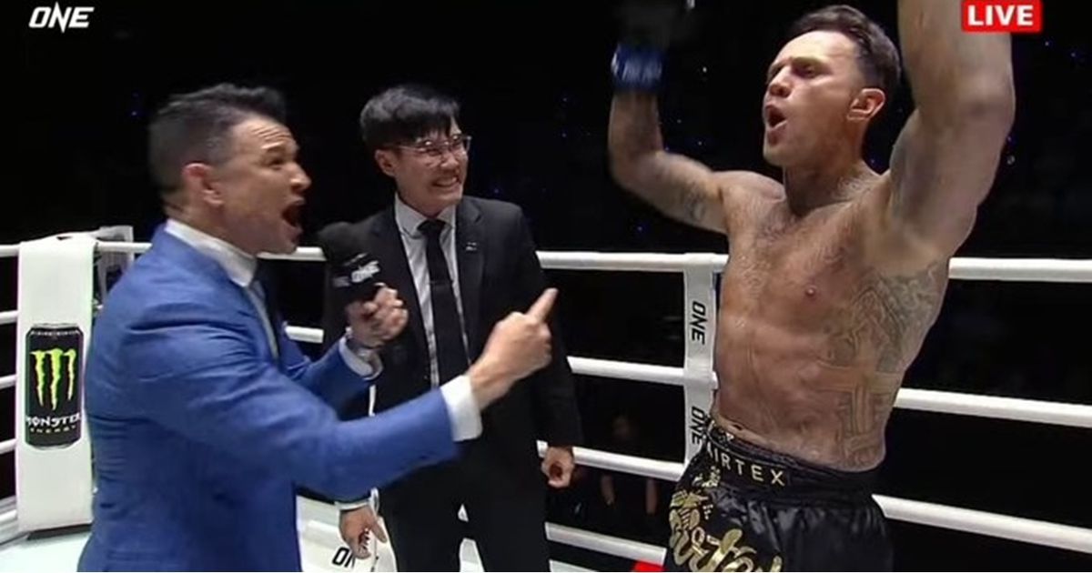 مقاتل يسقط بضربة قوية وينهض ليسحق خصمه بالقاضية (شاهد) ... 3 مقاتل يسقط بضربة قوية وينهض ليسحق خصمه بالقاضية (شاهد) ...