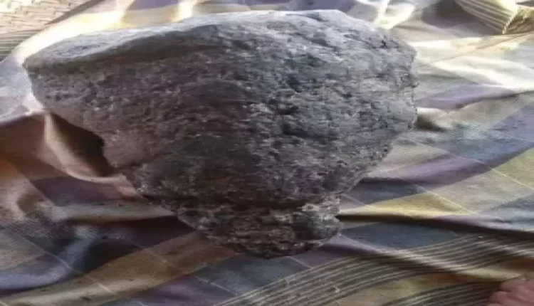 مواطن يمني فقير يصبح من الأغنياء بعد عثوره على كنز ثمين قيمته 720 ألف ريال سعودي في شاطئ مهجور .. تفاصيل المعجزة !