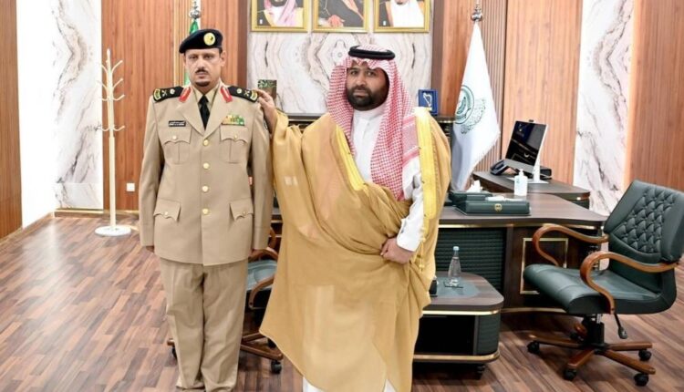 نائب أمير جازان يقلّد مساعد قائد حرس الحدود بالمنطقة رتبته الجديدة - أخبار السعودية