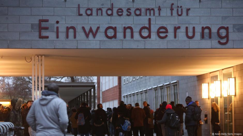 ألمانيا.. تراجع طلبات اللجوء وارتفاع هجرة العمالة المتخصصة – DW – 2025/4/1