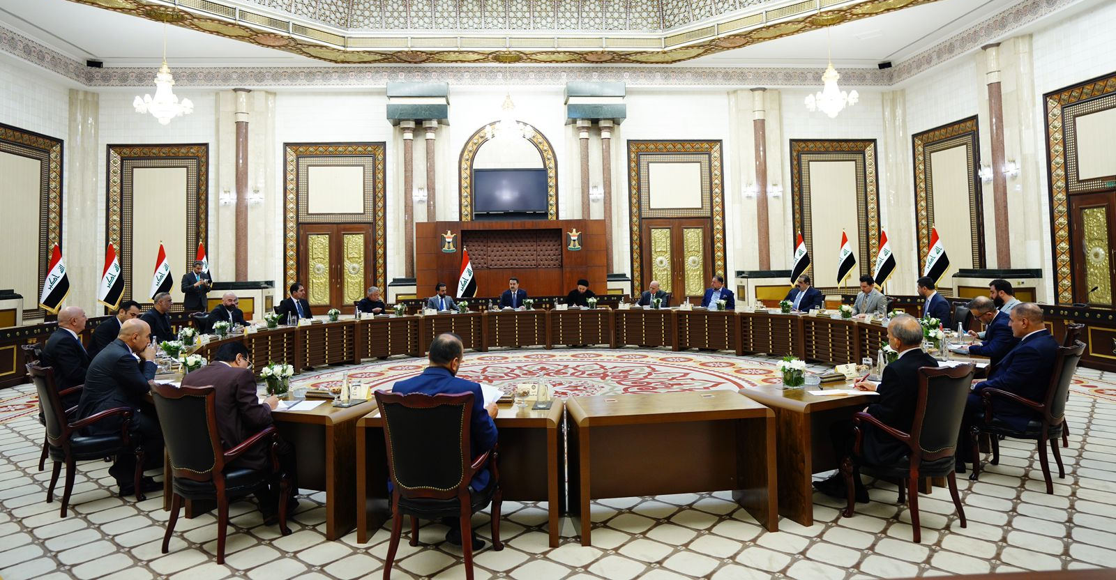 إدارة الدولة يجتمع لمناقشة عدة قضايا بينها إقناع الصدر بالعودة للمشاركة بالانتخابات 2 إدارة الدولة يجتمع لمناقشة عدة قضايا بينها إقناع الصدر بالعودة للمشاركة بالانتخابات