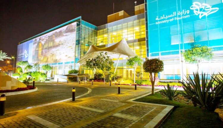 التأشيرات السياحية.. عبور نحو تنويع الاقتصاد - أخبار السعودية