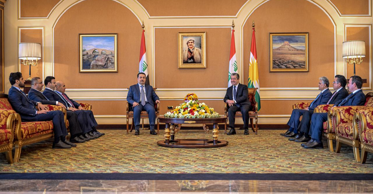 السوداني ومسرور بارزاني يشددان على حل القضايا الخلافية بين اربيل وبغداد بالدستور 3 السوداني ومسرور بارزاني يشددان على حل القضايا الخلافية بين اربيل وبغداد بالدستور