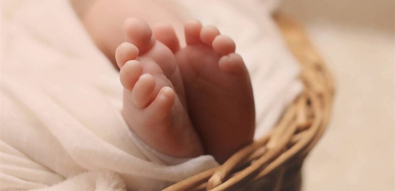 برفقة زوجته.. ممثل شهير ينشر صور لمولودته الجديدة قمر شاهدوها 3 Doc-P-1341910-638792223261431042.jpg