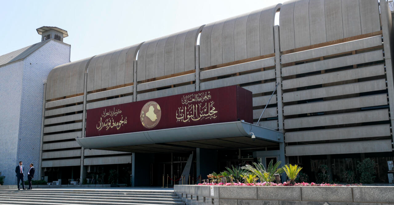 طلب نيابي لتخفيض رواتب الرئاسات الثلاث وكبار المسؤولين والنواب (وثيقة) 4 طلب نيابي لتخفيض رواتب الرئاسات الثلاث وكبار المسؤولين والنواب (وثيقة)