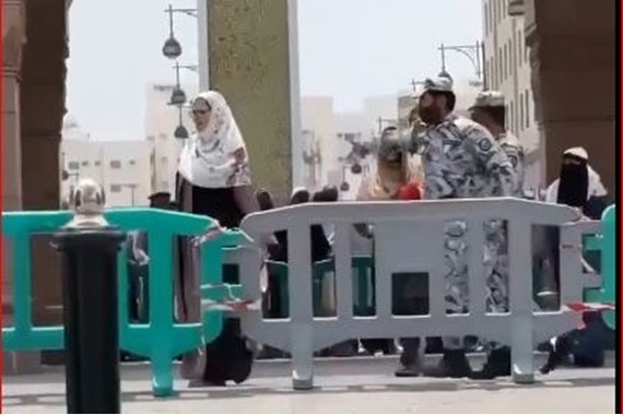 فيديو.. الكشف عن جنسية المرأة التي صفعت رجل أمن في الحرم