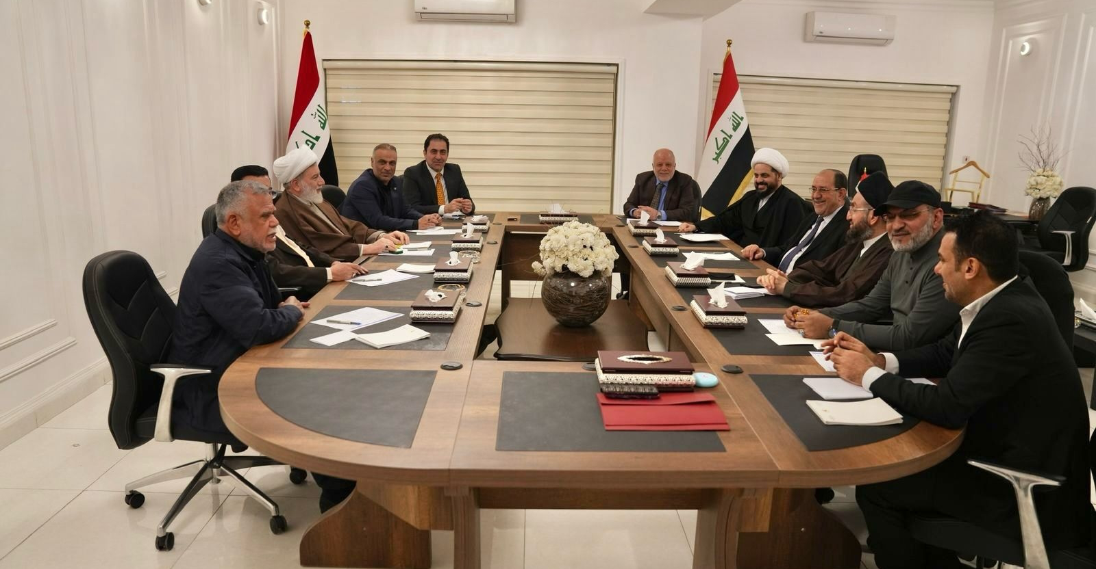 "كواليس اجتماع الإطار".. تحالفات جديدة وانقسام بشأن قانون الانتخابات 5 "كواليس اجتماع الإطار".. تحالفات جديدة وانقسام بشأن قانون الانتخابات