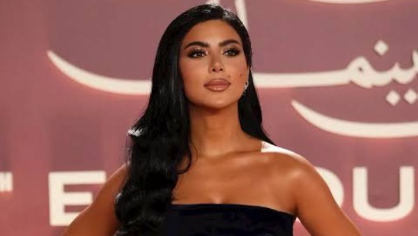 صورة بها الفنانة المصرية كارولين عزمي ضمن الحديث عن سكس كارولين عزمي تلجرام