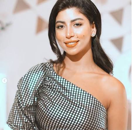 صورة بها الفنانة المصرية كارولين عزمي ضمن الحديث عن سكس كارولين عزمي